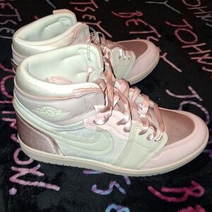 Stylish Pink and Cream High-Top Sneakers WomenAir Jordan 1 MM High (Pink Oxford)